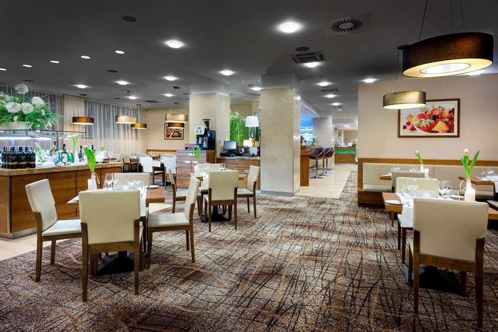 Hilton Garden Inn Красков Ресторант снимка